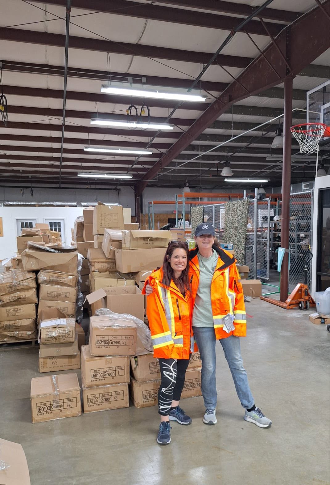 Linda Åbonde Cassese and Linda Plummer in the warehouse.